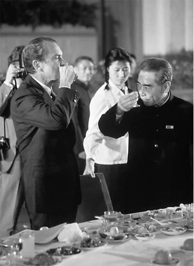 周总理在苏联喝醉酒，回国后检讨，毛主席：喝酒喝醉是常有的事