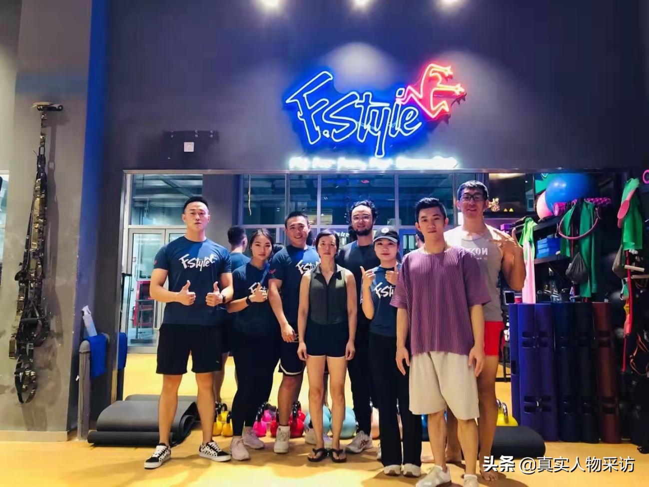 53岁大妈能练出八块腹肌,60岁健身阿姨腹肌