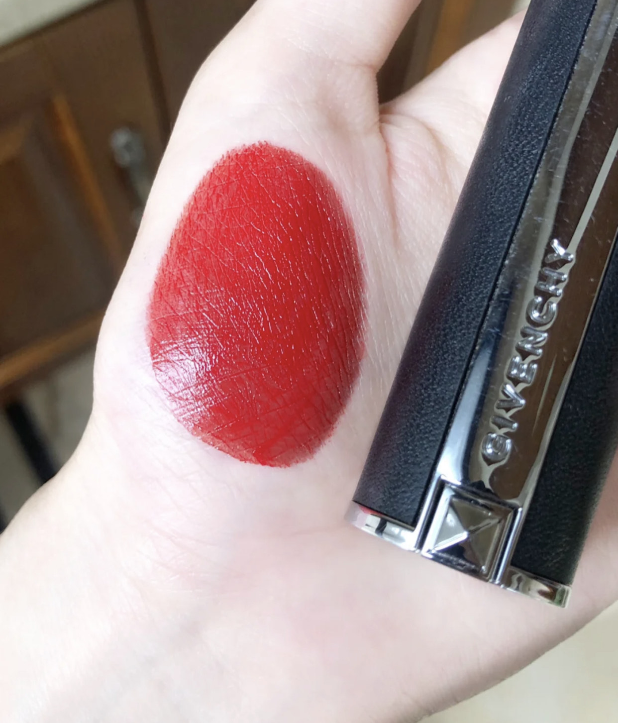 黄皮适合纪梵希333还是37,纪梵希口红正宫色