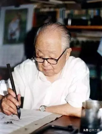 这才是顶级行草笔法,这才是真正的书法家