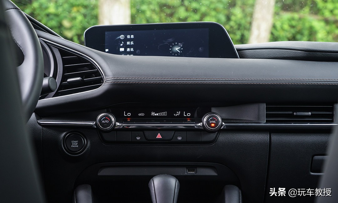 这里摸摸那里按按，开个车能不能简单点？