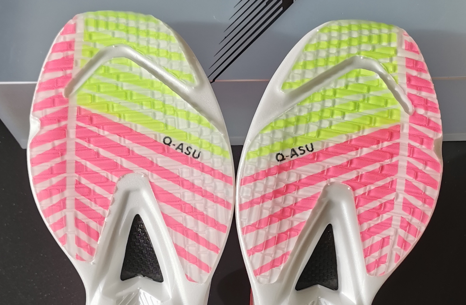 乔丹飞影pb4和安踏c2025gt哪个好,乔丹跑鞋飞影pb3.0多少钱