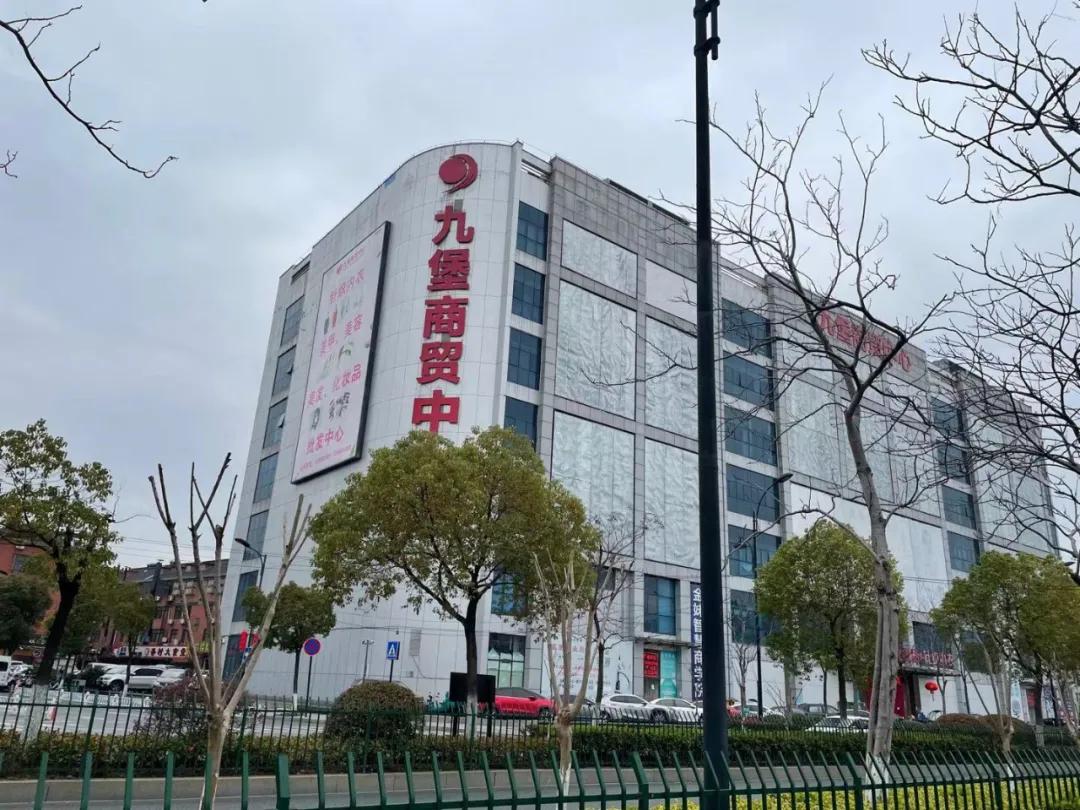 杭州一楼盘延期交付拒绝沟通,楼盘一直拖延交房怎么办