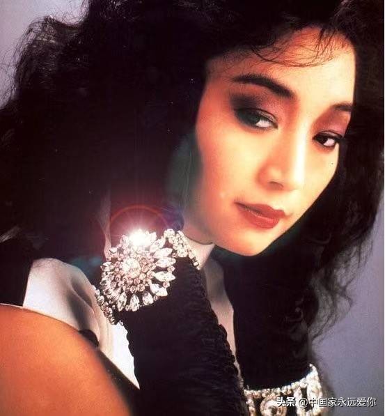 徐小凤无人超越,徐小凤多久没见到周润发了