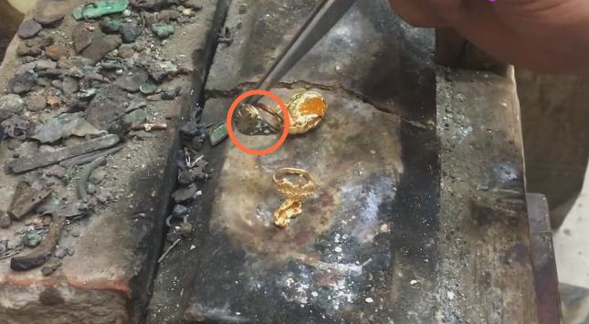 黄金火烧后变黑是什么原因,用火烧黄金变黑是假黄金吗