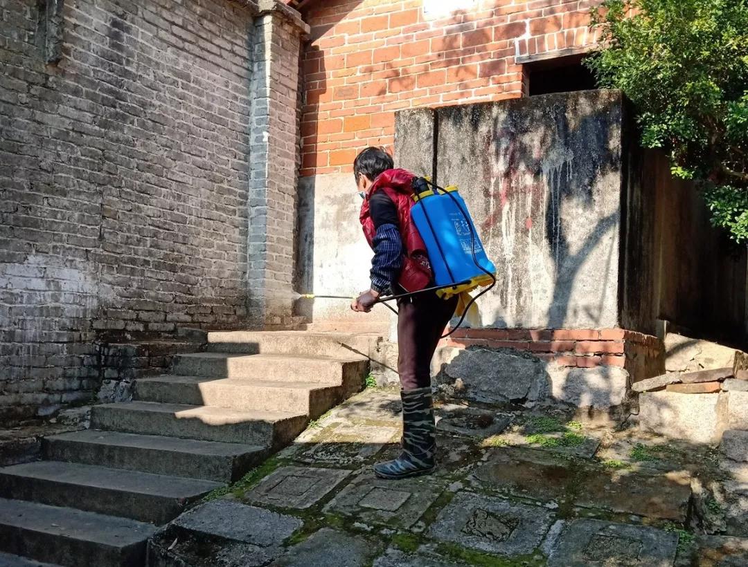 疫不容辞网格员助力疫情防控工作,疫不容辞复兴区社区志愿者在行动