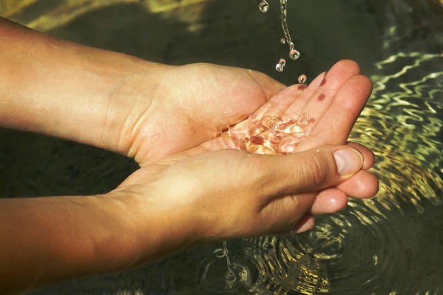 饮水机消毒杀菌用的什么消毒液,饮水机用饮水消毒剂能清洗干净吗