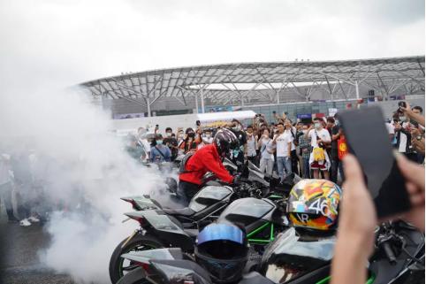 全国各地摩友齐聚重庆,2020重庆摩博会摩友狂欢夜