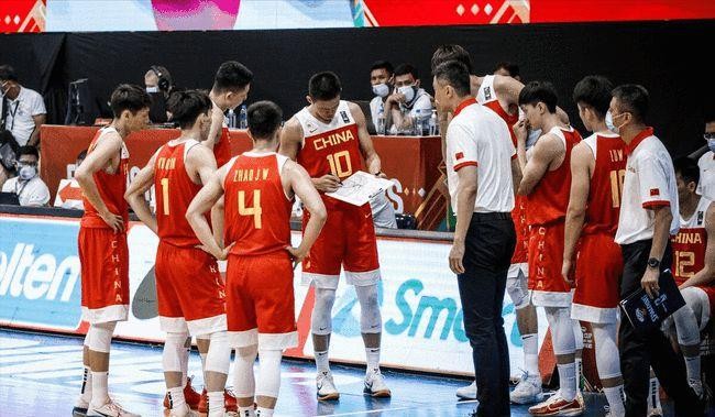 中国三人男篮不敌荷兰惨遭四连败,中国男篮两连败不敌希腊