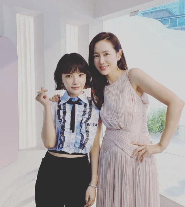 孙艺珍金色吊带裙,孙艺珍穿金色裙