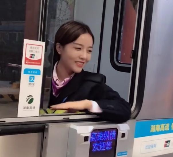 高速收费员为什么工资不高,高速公路收费员为什么那么累