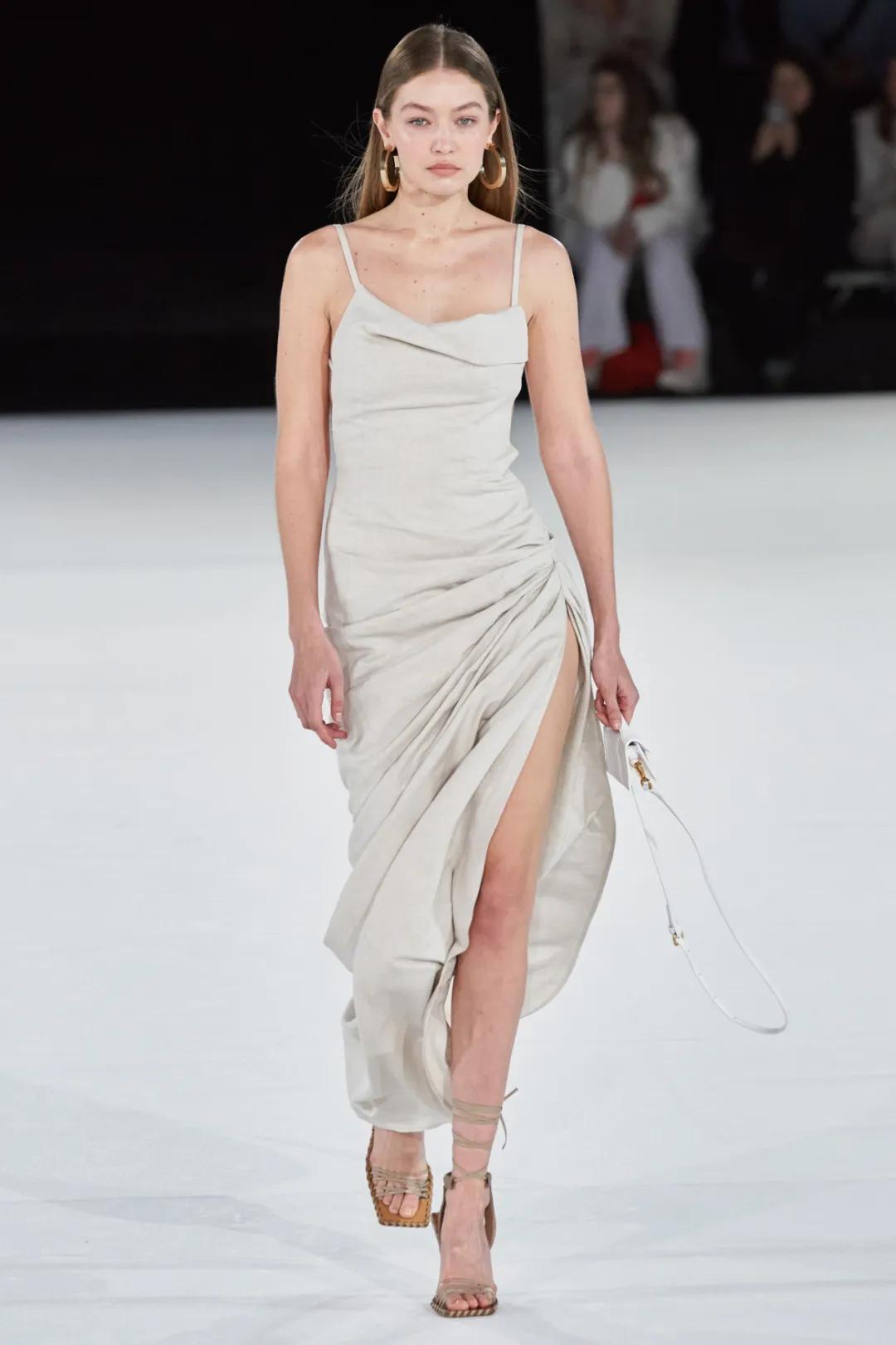 因为太穷，”乡下小伙”做的衣服口袋都没有，一言不合就关店种地