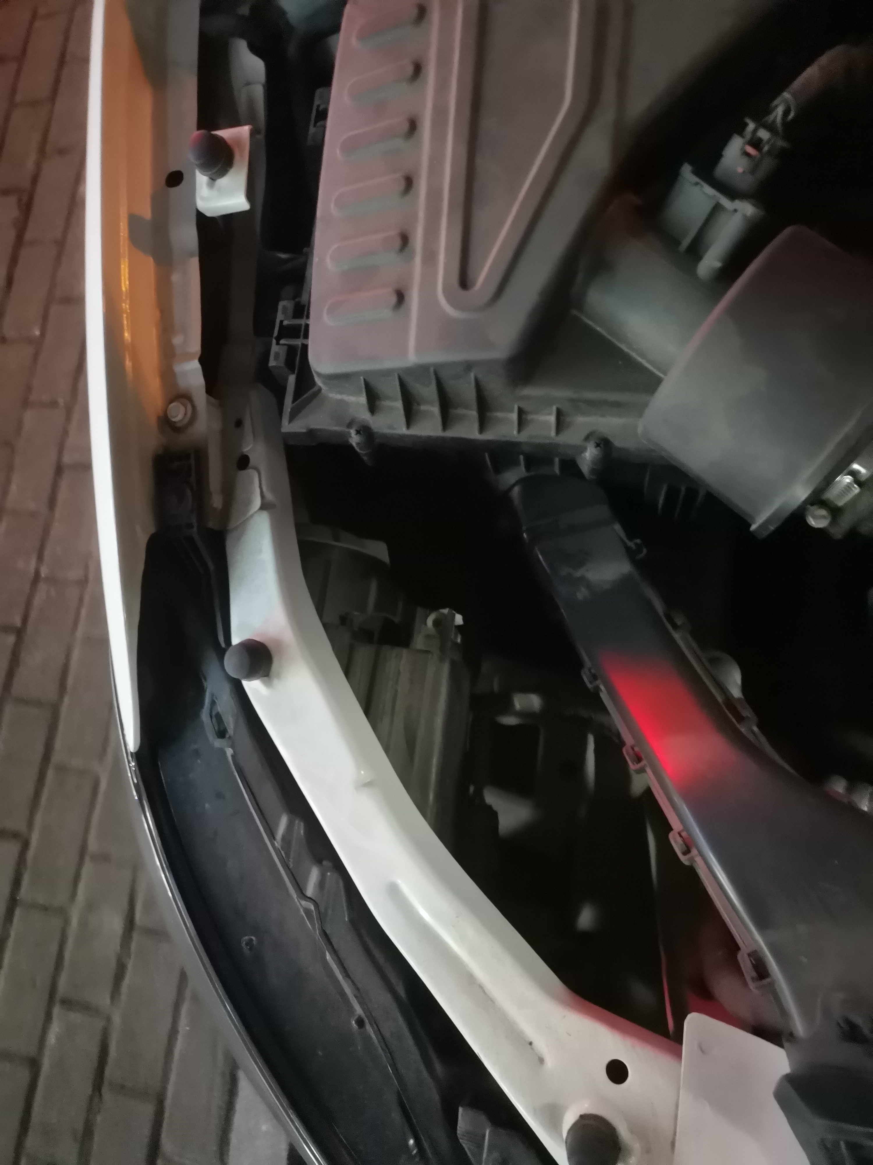 自己动手迈锐宝换氙气灯,英朗换氙气灯教程