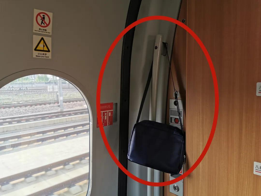 高铁怎么放行李,高铁有放行李的地方吗