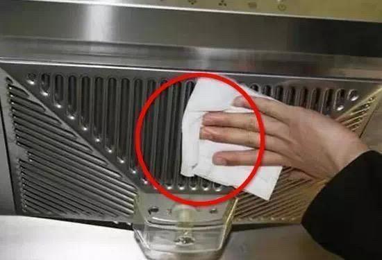 抽油烟机油渍家庭小妙招,油烟机抽气孔被油腻堵住了怎么办