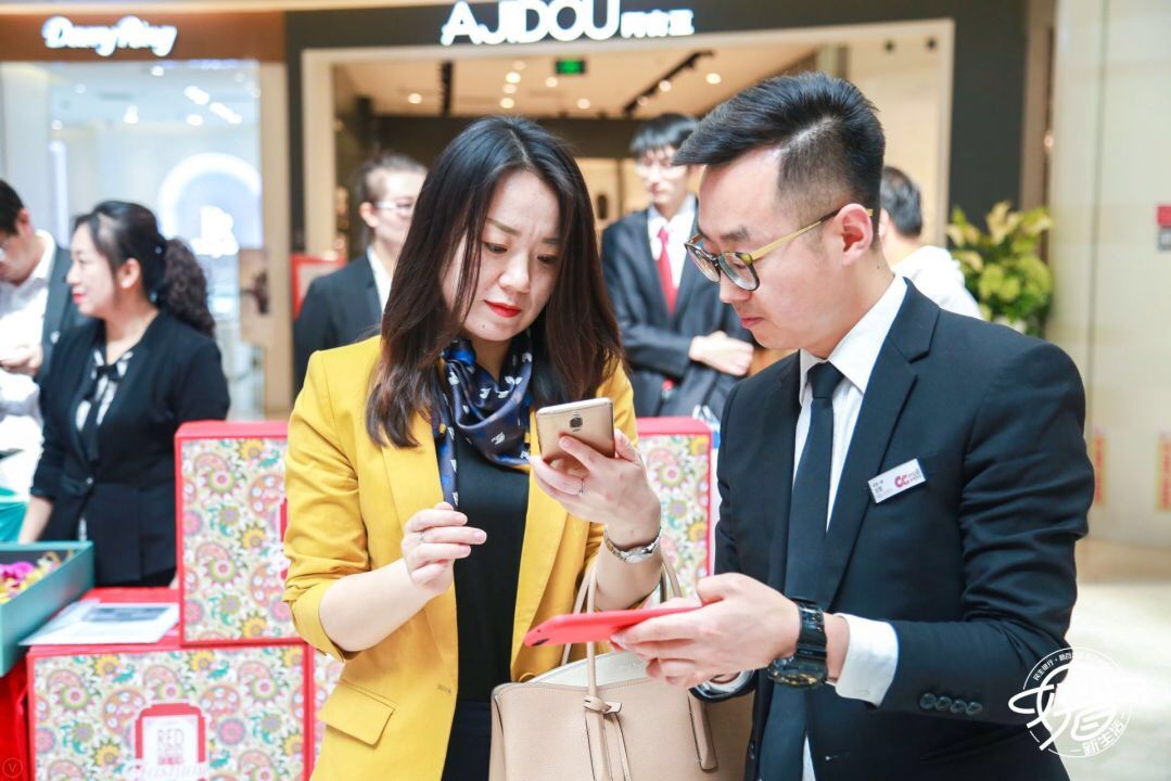 民生银行白金精英高端信用卡,民生银行信用卡发行数量