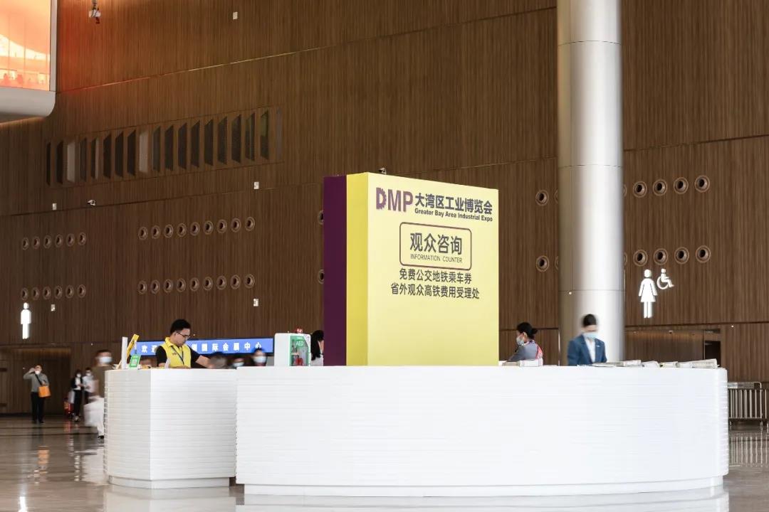 漂亮的前台布置设计图,前台接待台设计效果图