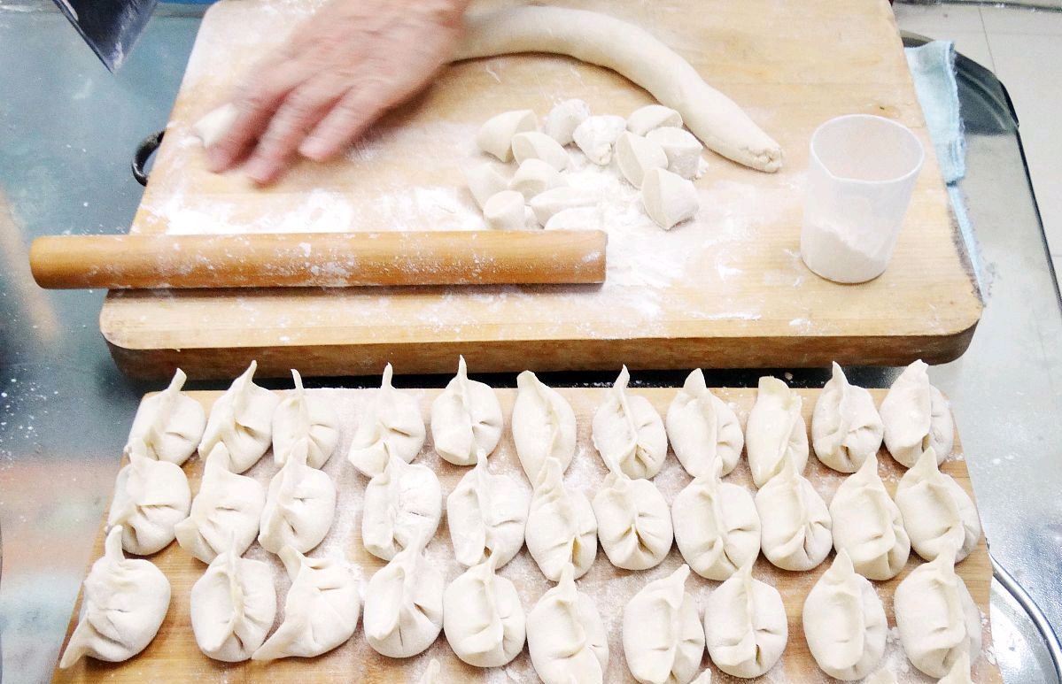 手工擀饺子皮的做法视频教程,手工擀饺子皮的制作全教程