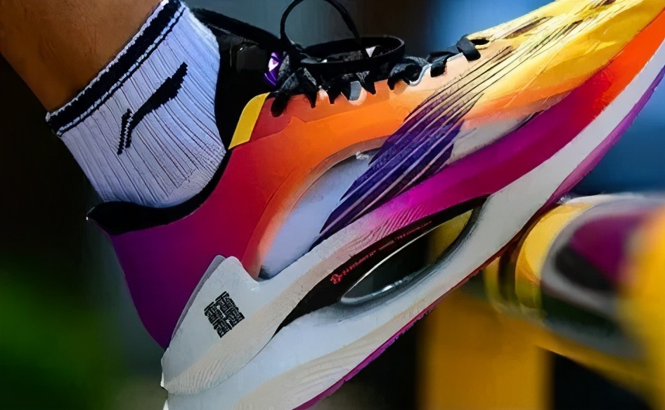 科技颜值跑鞋100到200元,䨻科技李宁跑鞋推荐