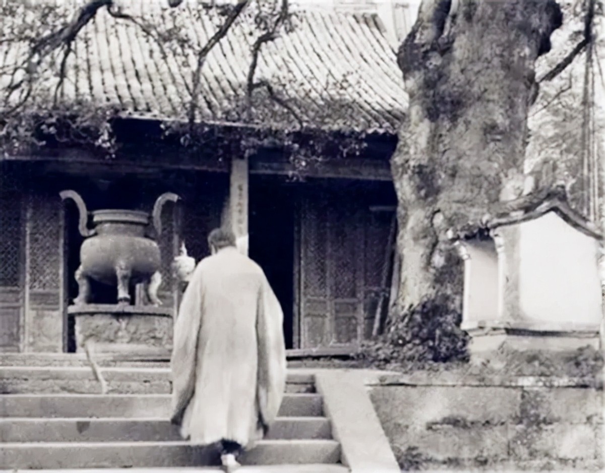 女飞贼宋莲萍拜高僧为师轻功了得,70年代国内第一女飞贼