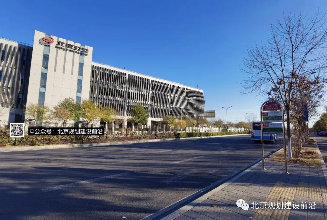 北京郭公庄地铁附近的公交站,郭公庄公交枢纽空地