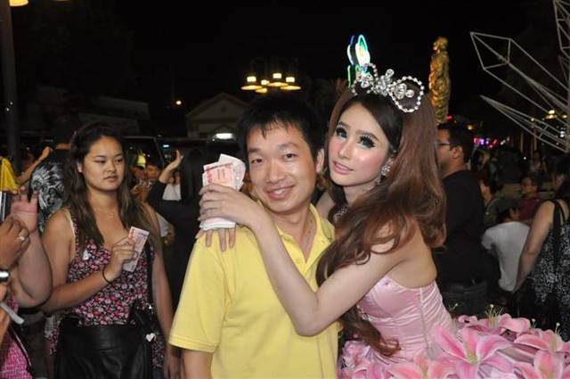 泰国人妖以什么为生？四种常见工作，有的还要考取证书