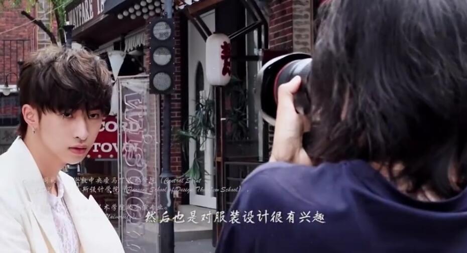 哈利开通第一个微博，发文称自己是完美的，获妈妈伊能静留言大赞