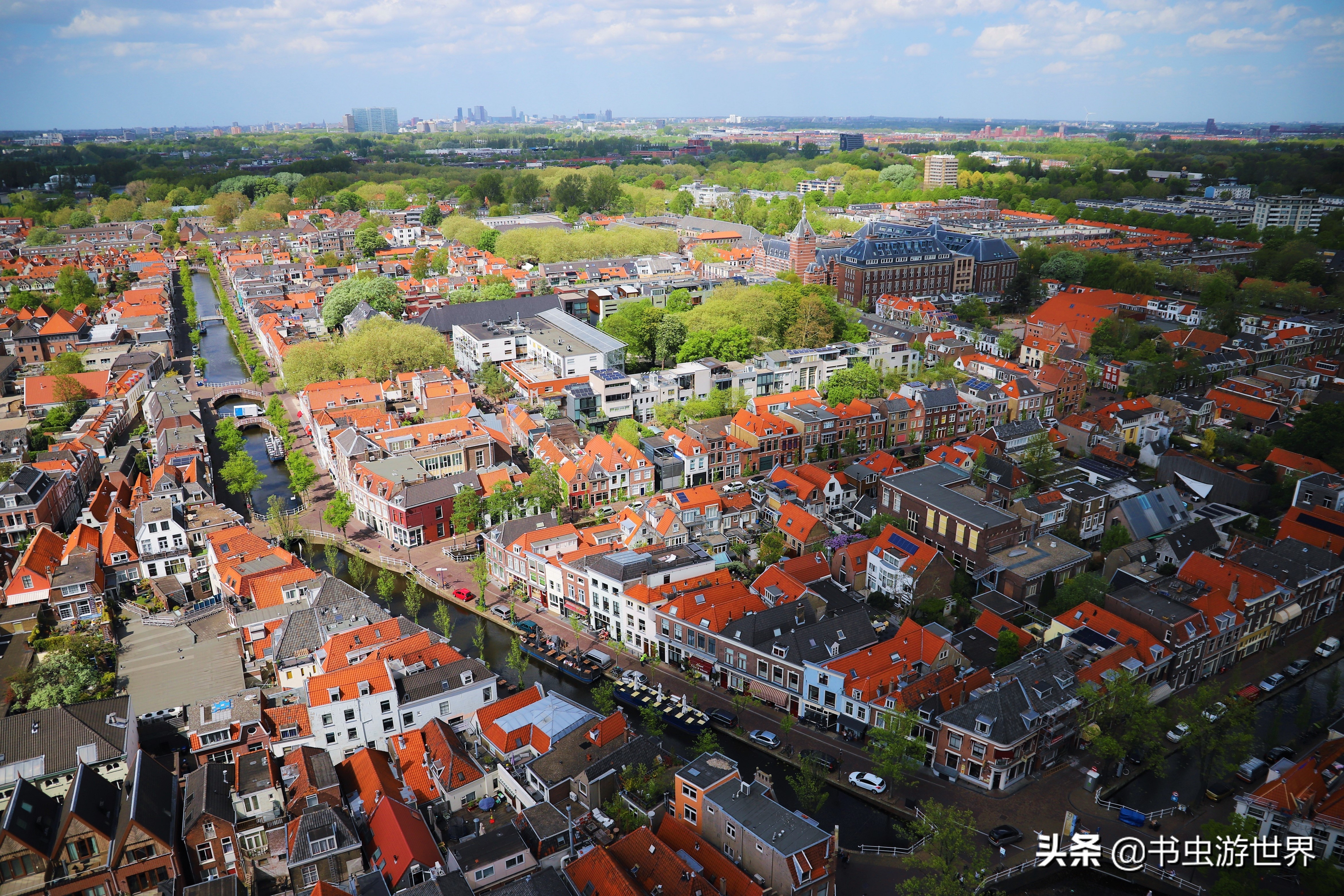 登上108米钟楼俯瞰13世纪古城，荷兰国父为何选择在这里安葬