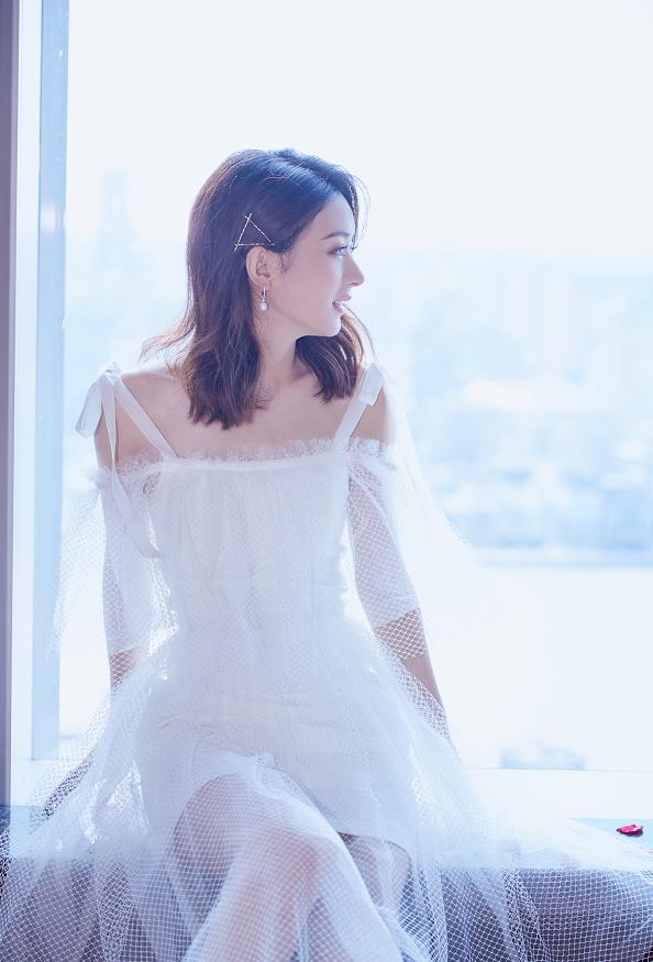 赵丽颖穿格子短裙,赵丽颖穿全部吊带裙