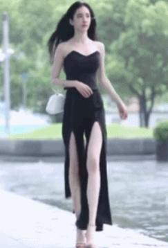 一露成名乔碧萝：她掀开了网红直播的最后一层遮羞布