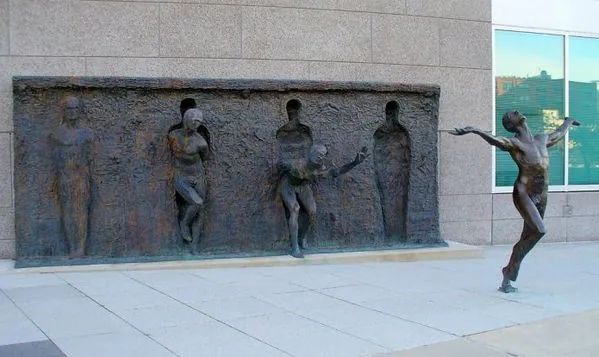 十大创意雕塑作品,创意雕塑100例