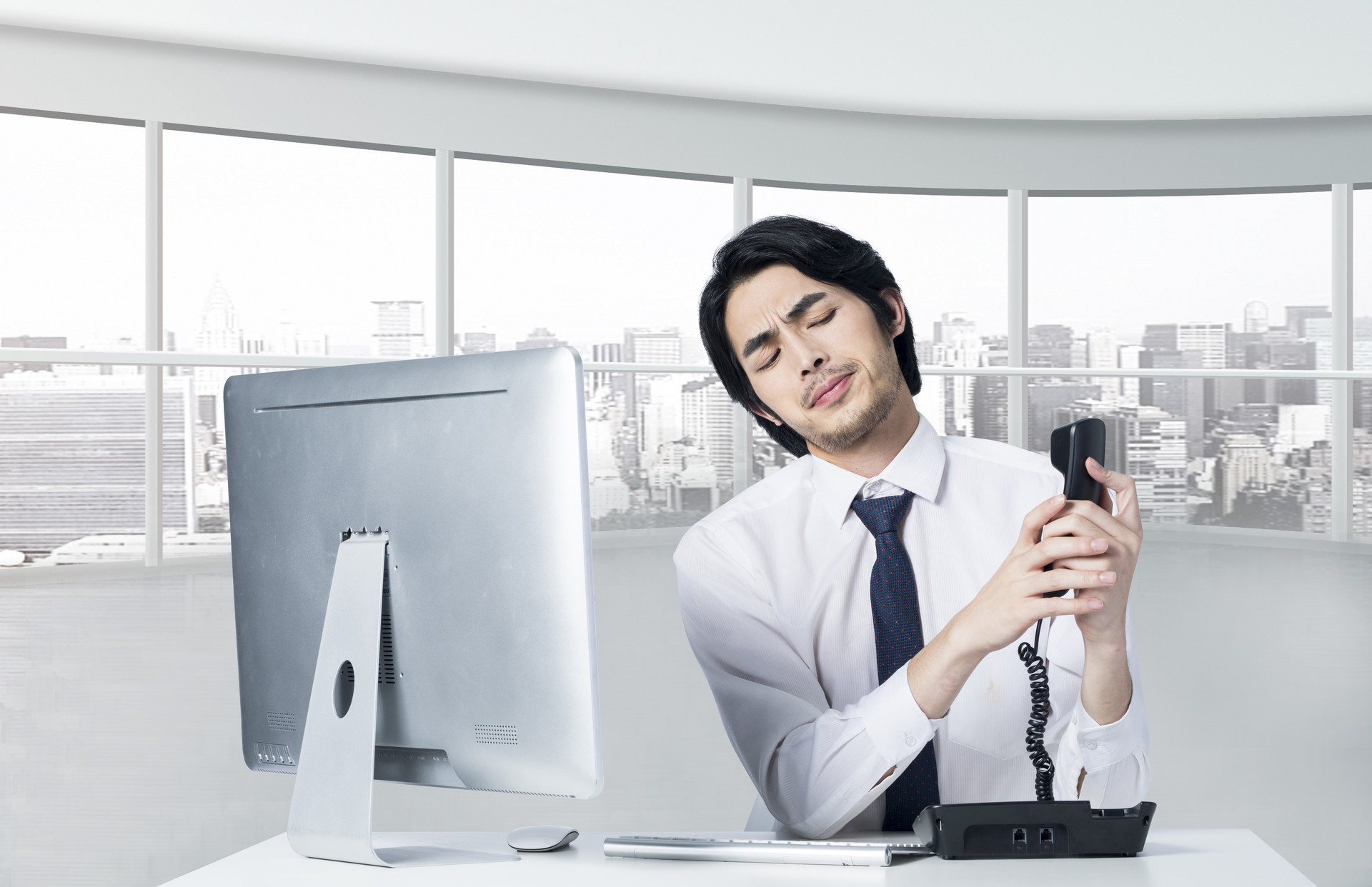 客户要投诉你要怎么安抚客户,遇到蛮不讲理的客户闹事怎么解决