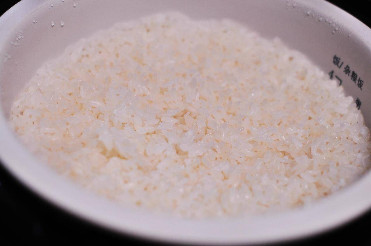 蔗浆菰米饭，蒟酱露葵羹。膳美师IH水光米饭压力电饭煲