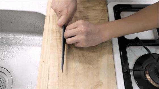 日本小哥攒钱,日本小伙收集指甲做戒指