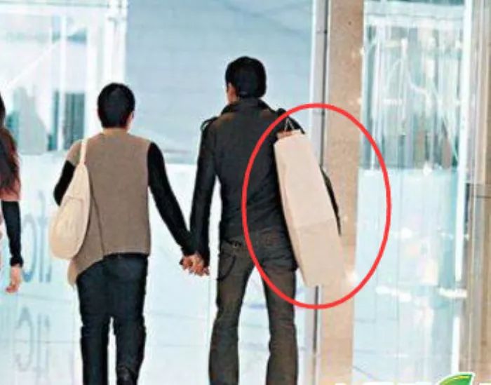 浜斿ず褰卞笣,浜斿ず褰卞笣骞磋交鐓х墖