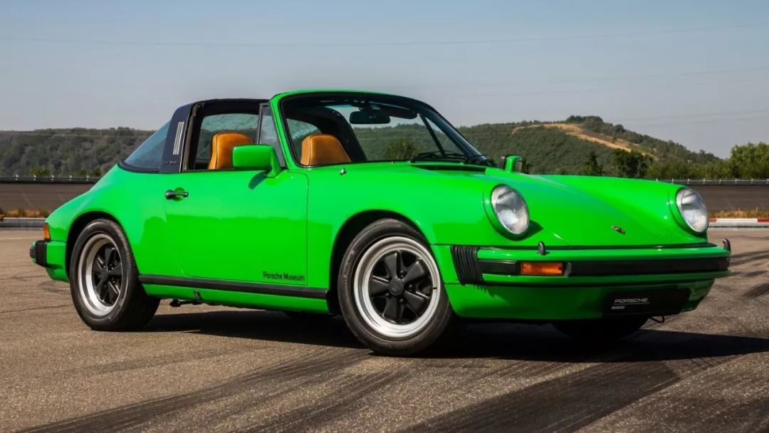 用保时捷911来存粮食，在瑞士连松鼠的生活品质都那么高