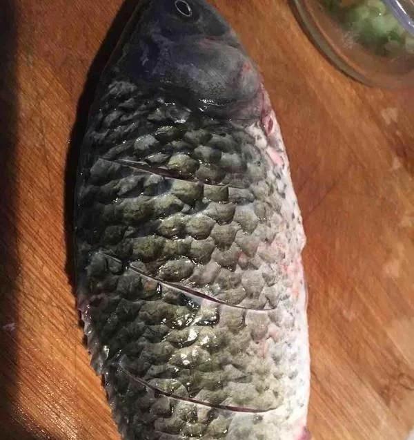 鱼刺卡喉咙怎么办不放冰箱,鱼刺卡到喉咙最好办法喝醋