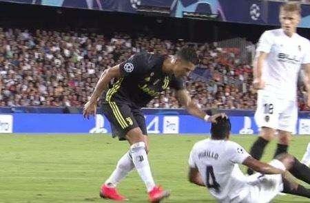 c罗评价梅西暴怒的原因,梅西c罗被罚了几次红牌