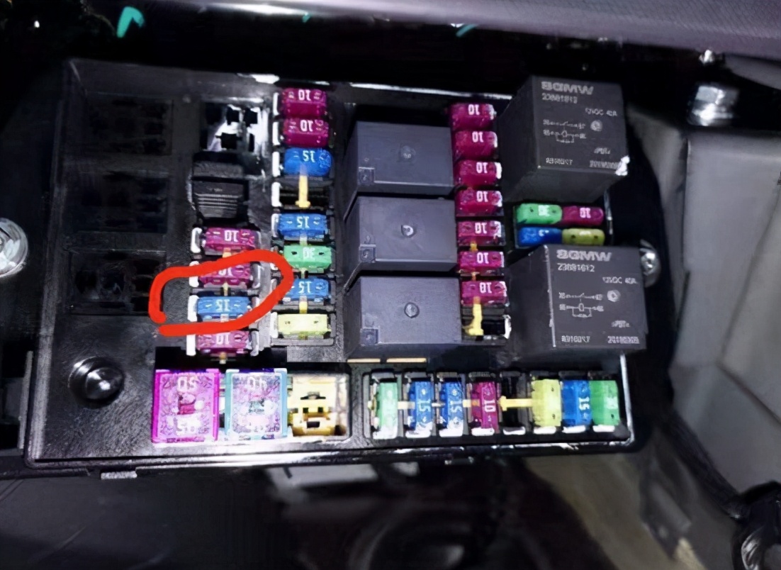 行车记录仪后镜头隐藏式安装视频,diy记录仪加装外接摄像头