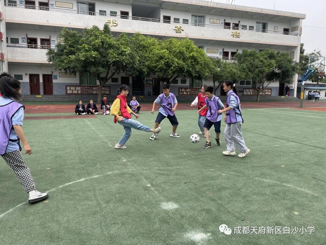 足球联赛暨校园足球,足球绿茵放飞梦想