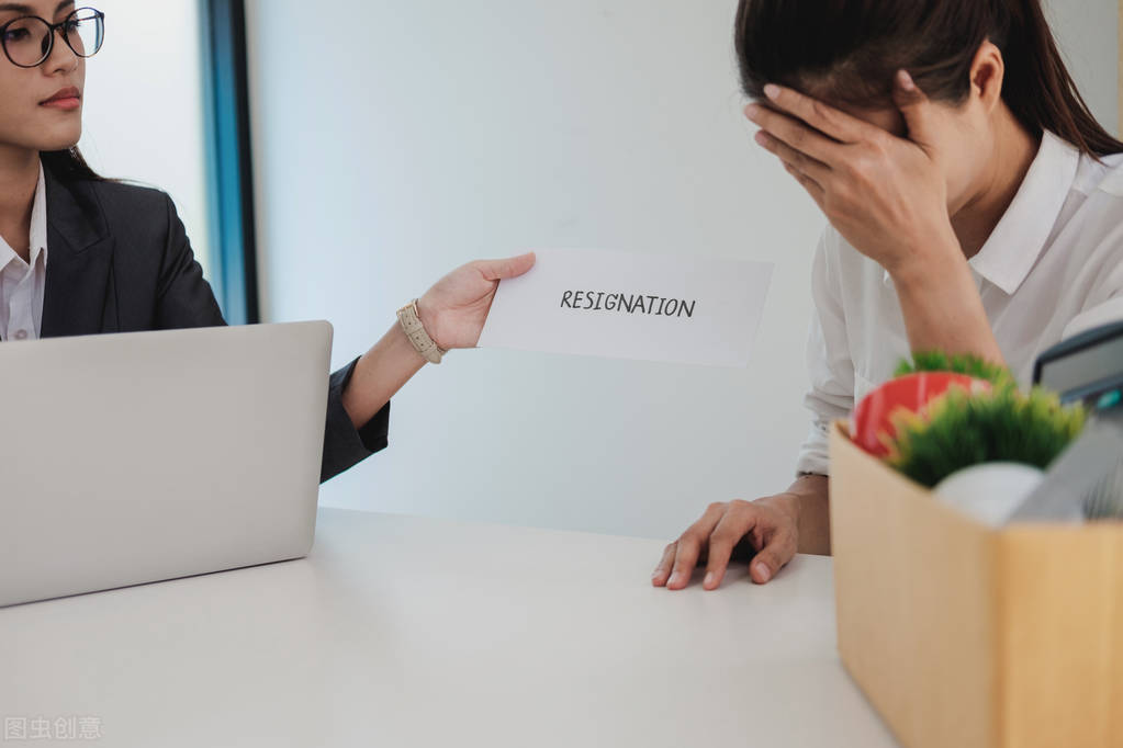 公司让把辞职报告交上来算辞职吗,员工交了辞职报告15天能走人吗