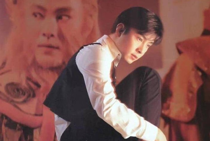 张卫健影视剧被打,年轻时候的张卫健光头