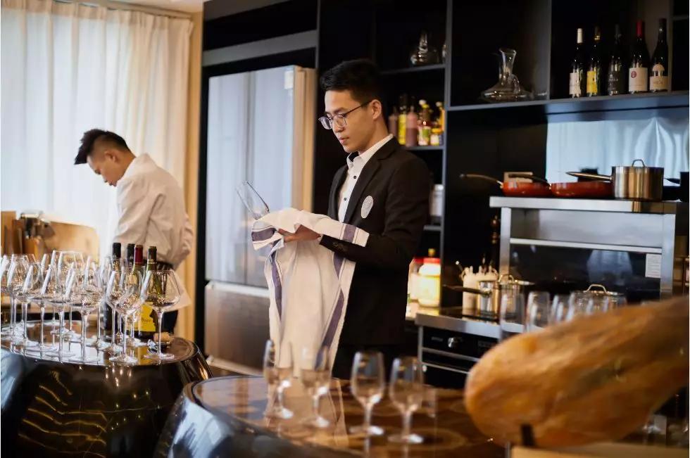 酒伯乐与葡萄酒，3分钟教会你使用酒刀