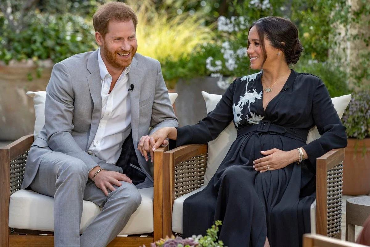 梅根凯特穿搭,梅根凯特穿碎花裙