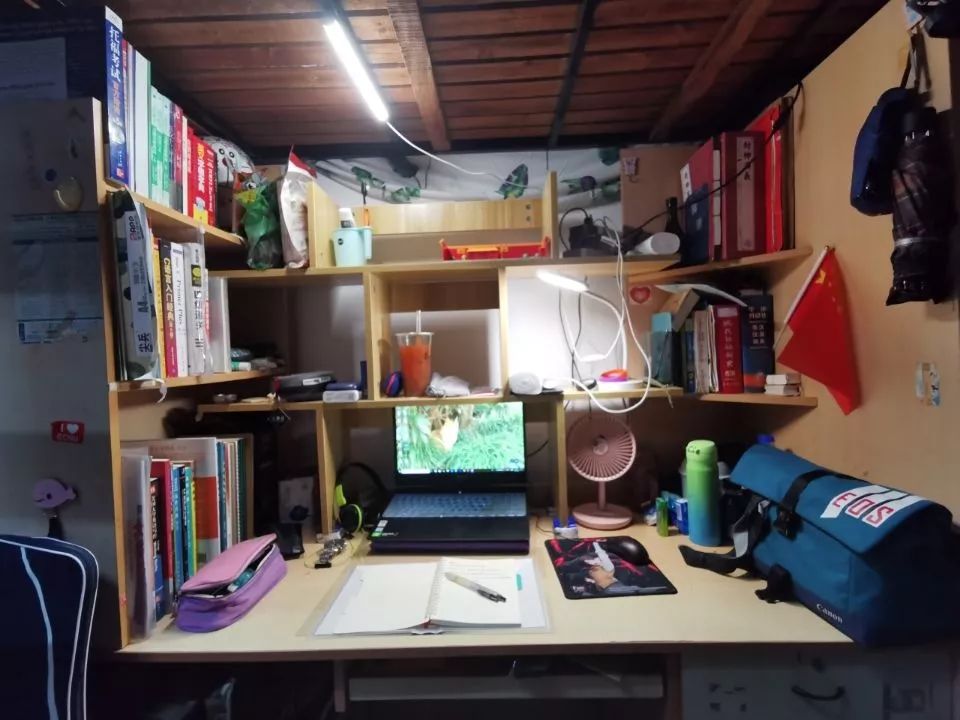 大学寝室简洁,大学寝室长什么样