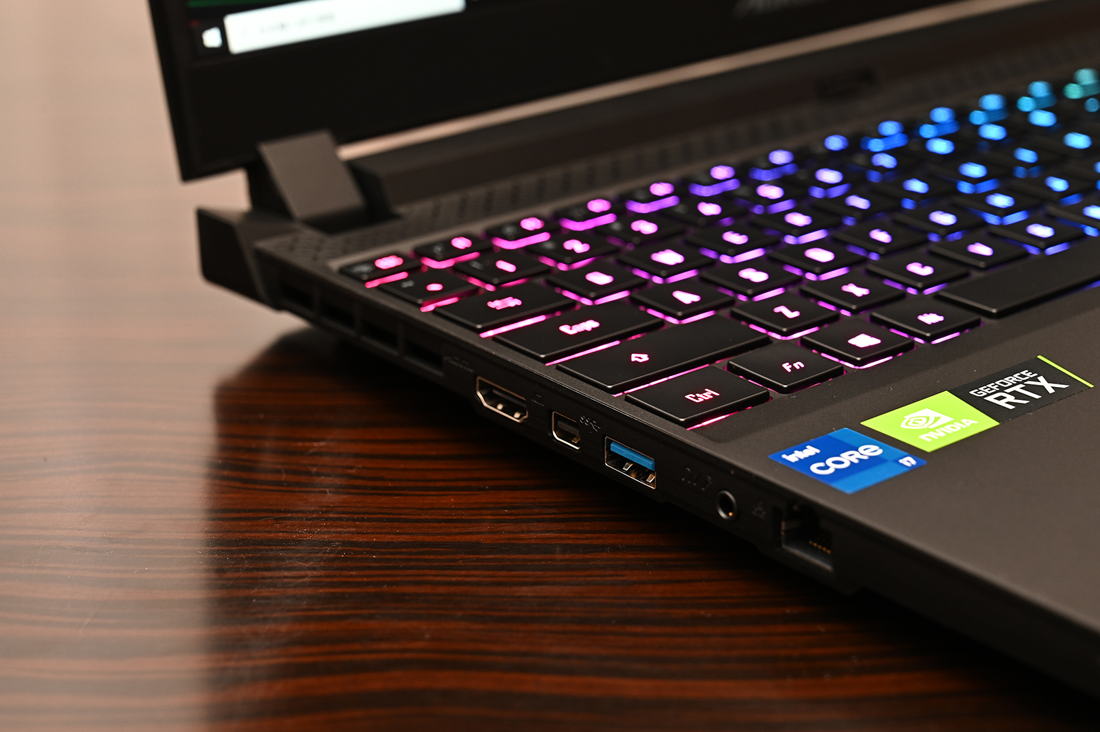 有雕牌游戏本，哪里都是电竞战场，值得游戏玩家背上的AORUS15PXD