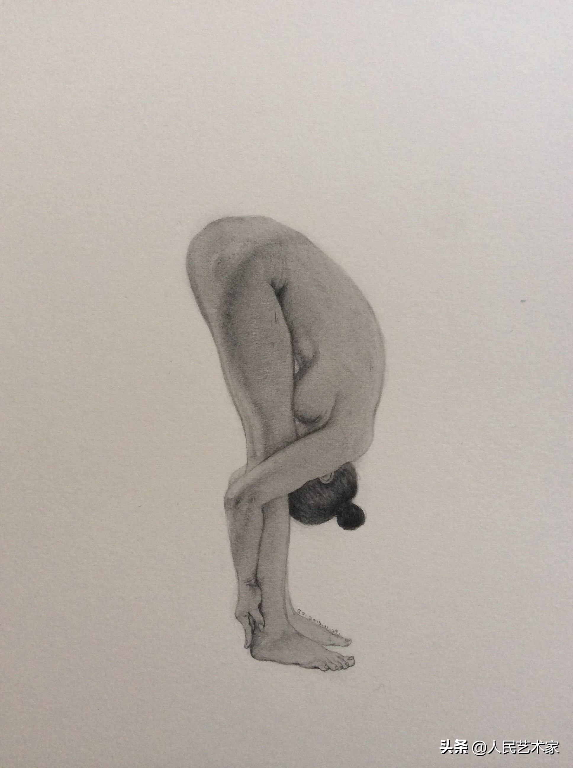 女性艺术展当中竟然出现了男人体？这件不可思议的事情，就发生在戚亚红身上