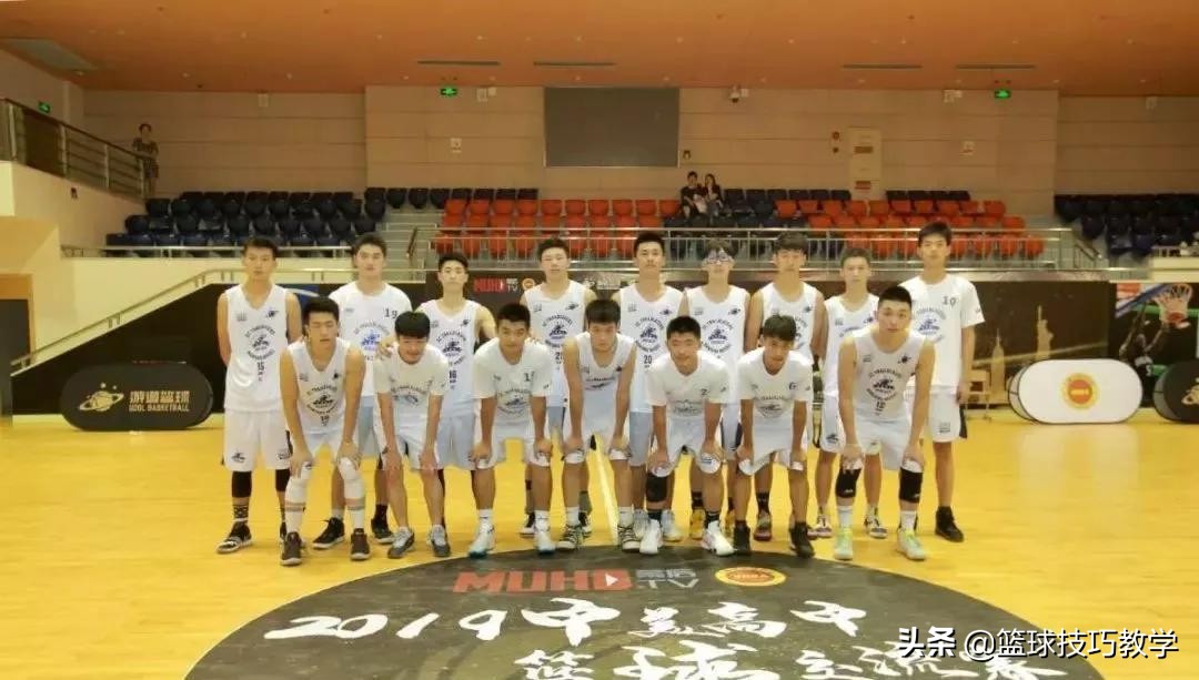 中美篮球差距还是太大,三场狂胜95分,詹韦儿子联手太强了