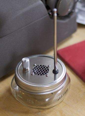 将电台频率固定在玻璃罐子中，这样的收音机是怎样研发和定价的？