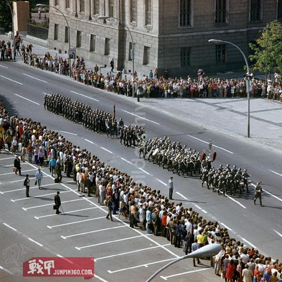 不只是仪仗！——东柏林的卫兵们